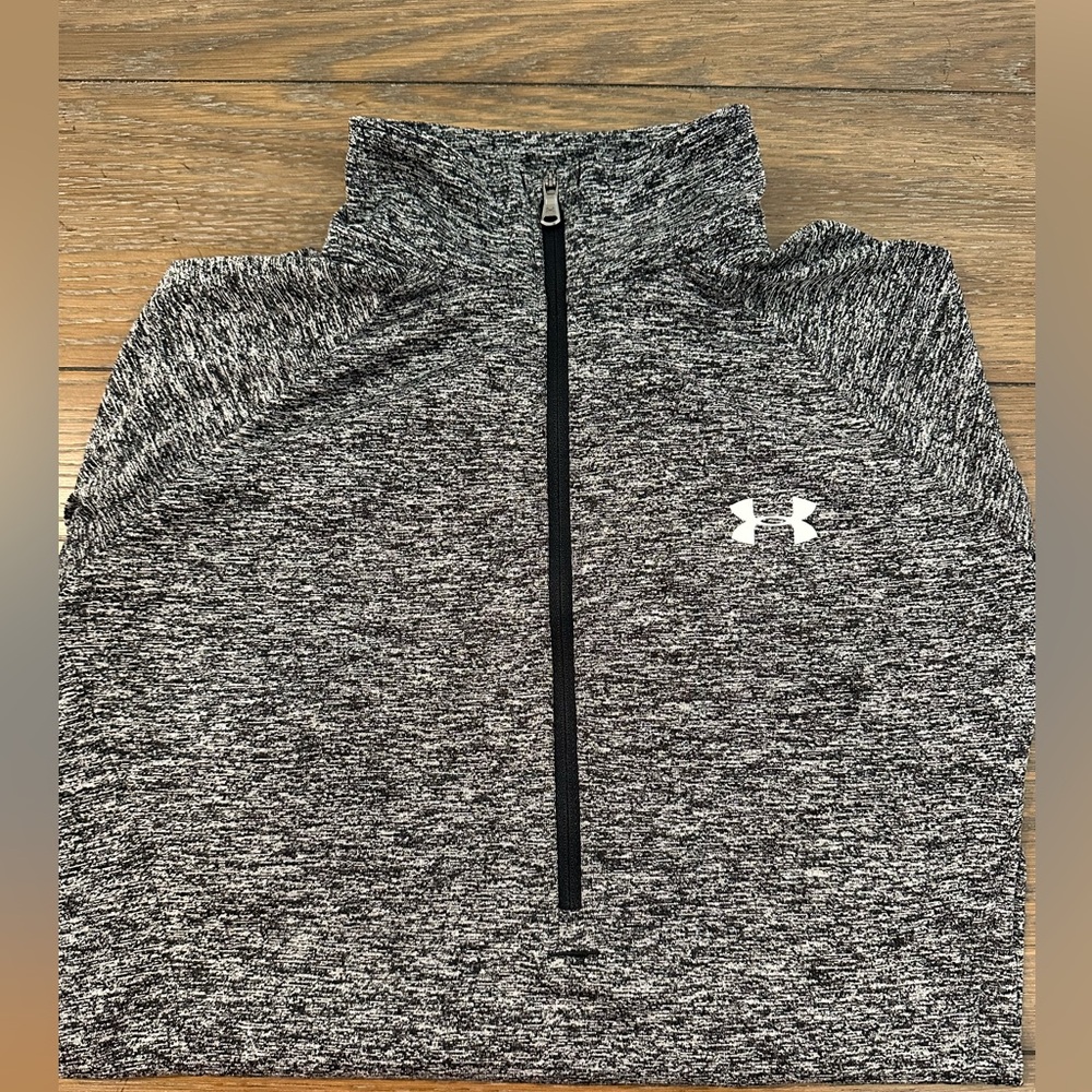 Under Armour Heat Gear 1/2 Zip Long Sleeve Pullover Size‎ S Very Gently Worn